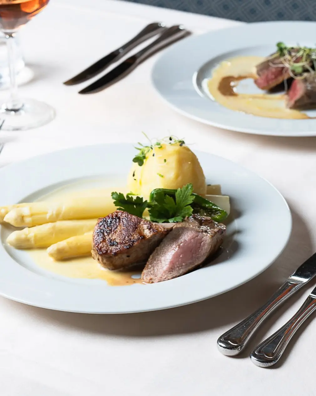 Ausschnitt der Speisekarte im Restaurant Bad Krozingen mit regionalen Gerichten