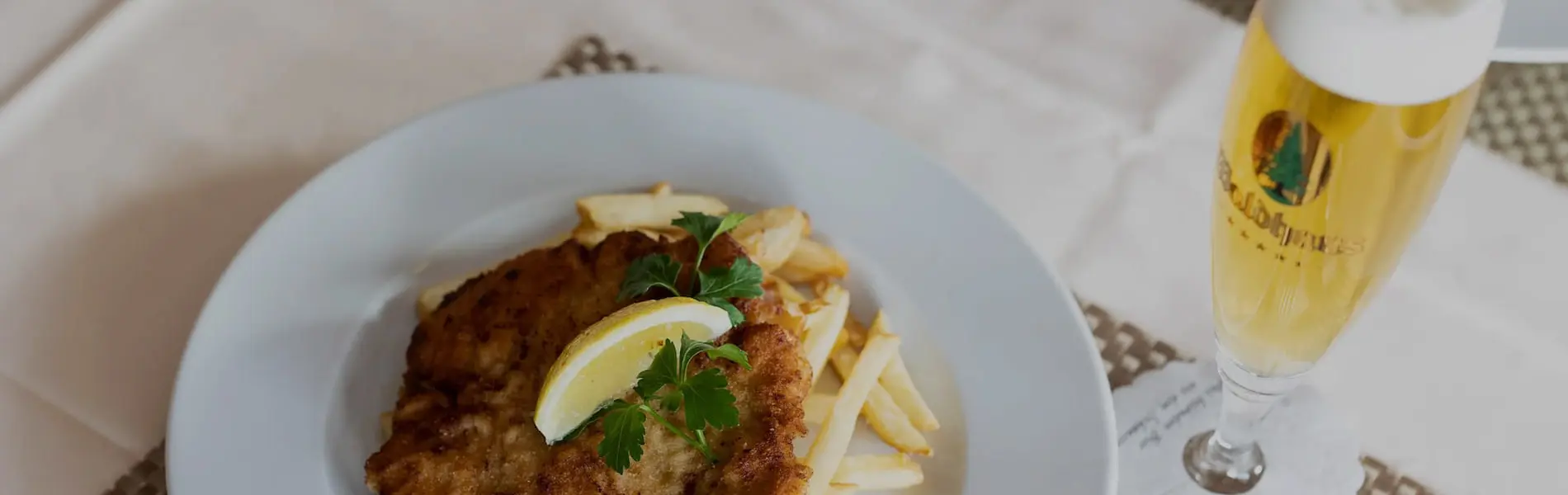 Ausschnitt der Speisekarte im Restaurant Bad Krozingen mit regionalen Gerichten